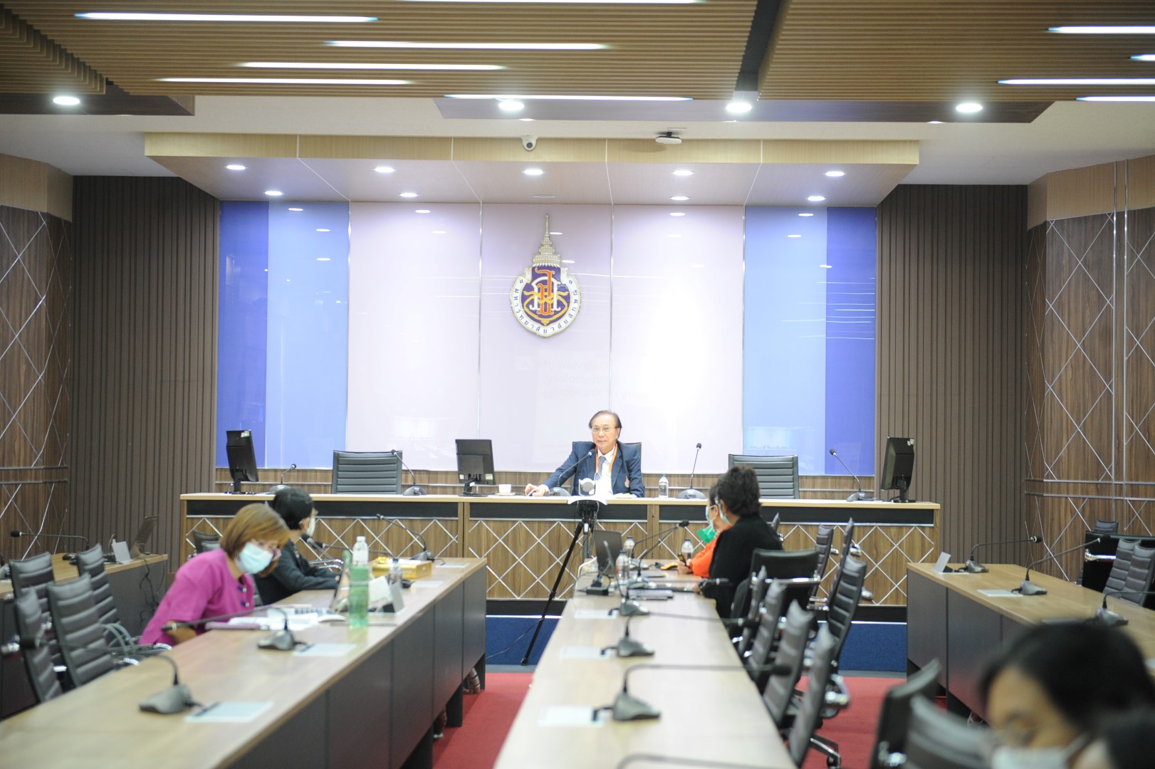 Professor Dr. Sombat Thamrongthanyawong giving a speech on how to build knowledge in the Epistemology of Knowledge webinar organized by School of Public Health, Walailak University 