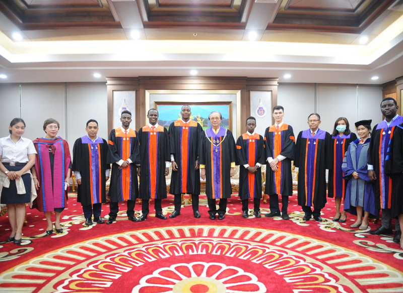 Prof. Dr. Sombat Thamrongthanyawong  and WU Executive Team Congratulate the First Batch of International Students Graduating this Academic Year