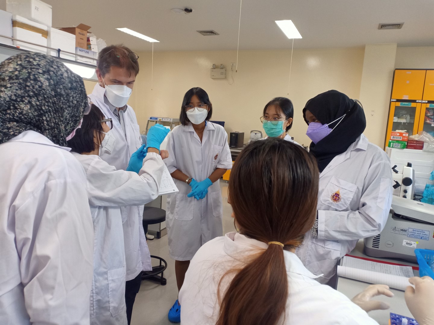 Walailak University forges research network with the French National Research Institute for Sustainable Development (IRD) in the seminar on Molecular technique for virus identification