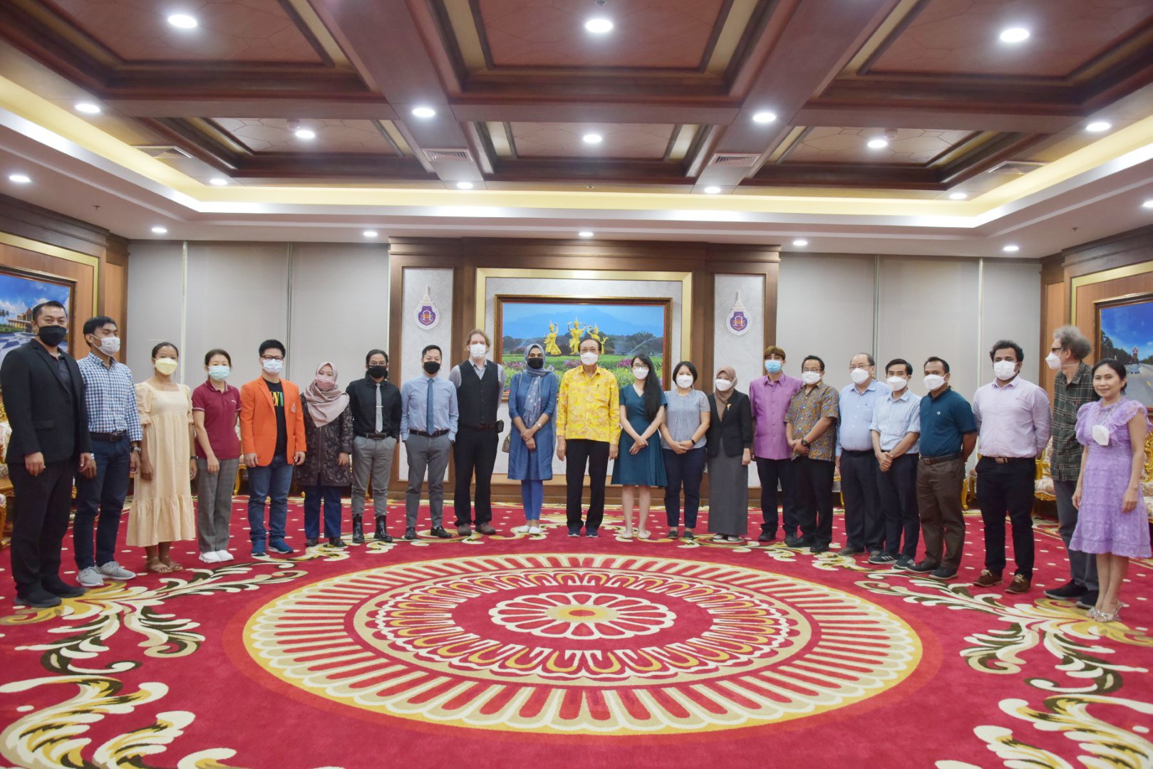 President of Walailak University meeting with WU international faculty members in a CIA-organized get-together